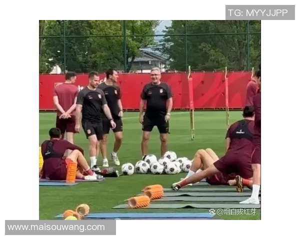 国足球星一天的紧张训练与比赛备战全记录揭秘 国足球星一天的紧张训练与比赛备战全记录揭秘